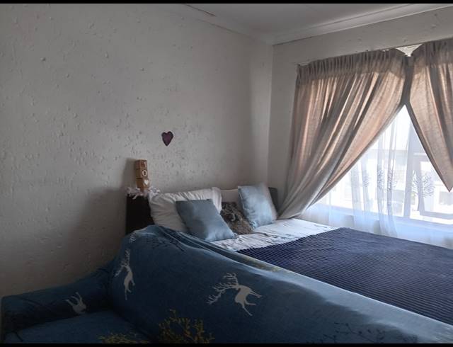 2 BEDROOM SECTIONAL TITLE FOR SALE IN BOKSBURG NORTH